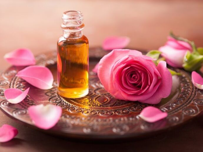 Ružino ulje može biti posebno korisno za obnovu ćelija kože. 