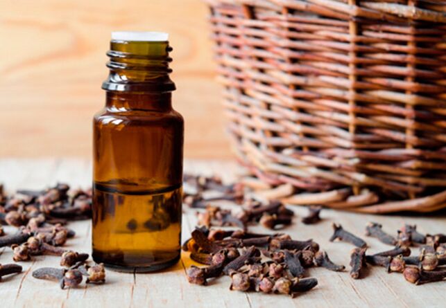 Vodiči za aromaterapiju favoriziraju ulje pupoljaka karanfilića